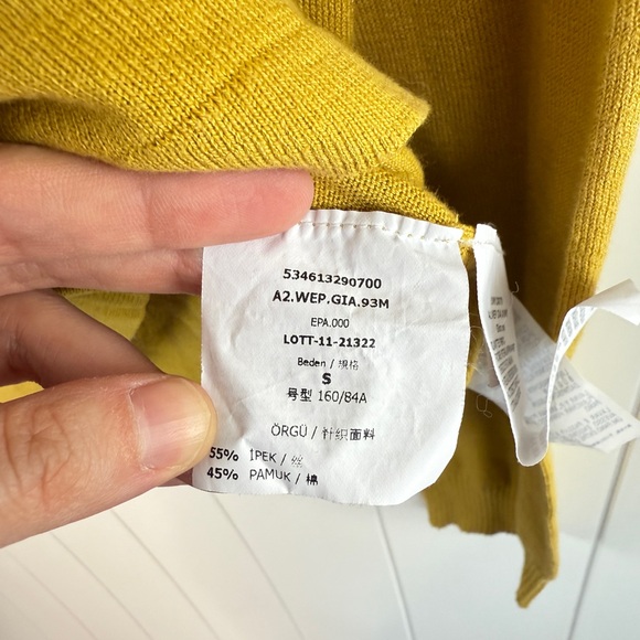 MaxMara Weekend Silk and Cotton Natural Yellow Ruffle V-Neck Cardigan - Picture 9 of 10